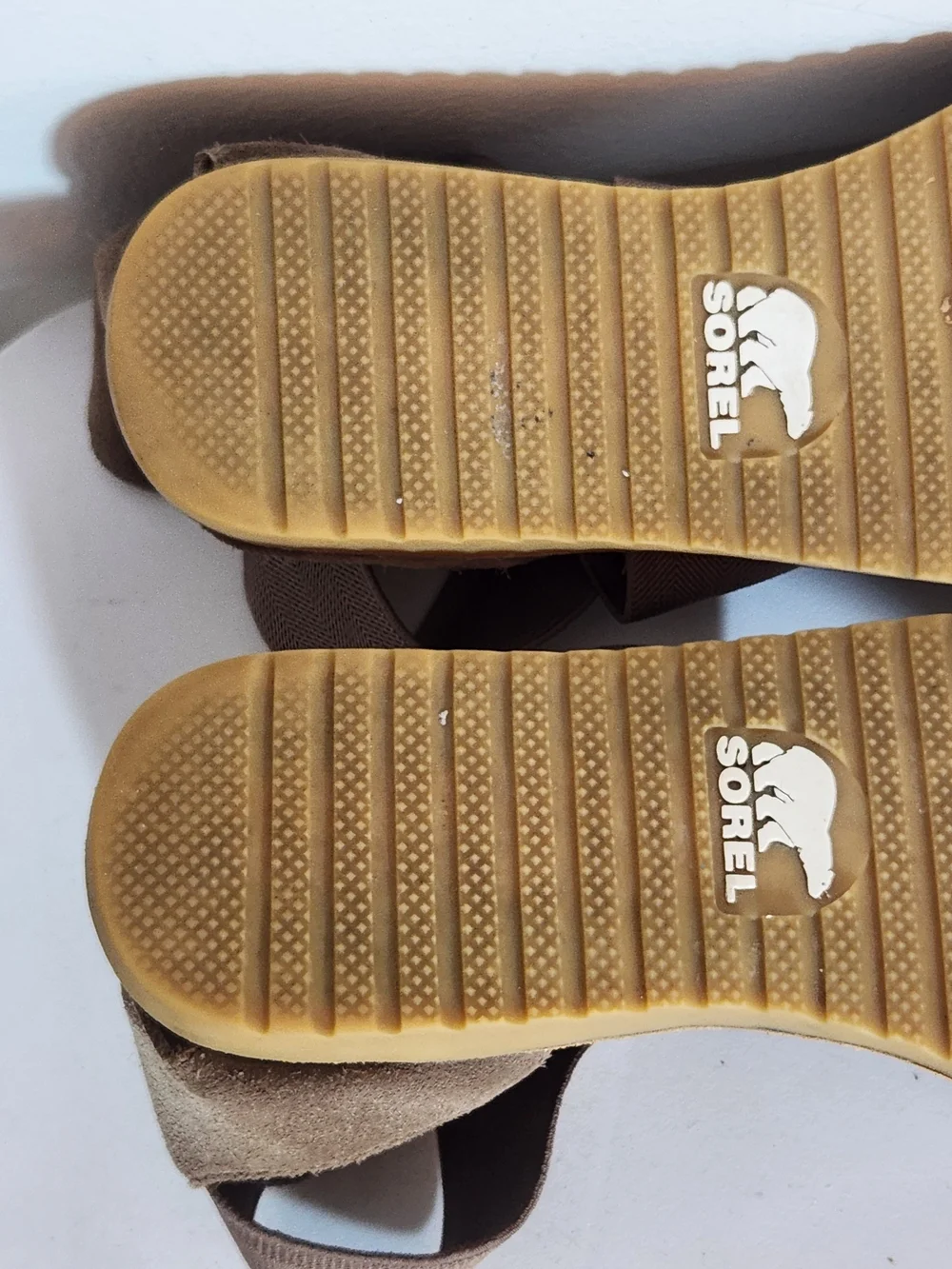 Sorel Ella Brown and Gold Slip On Sandals Leather and Elastic Straps Size 9.5